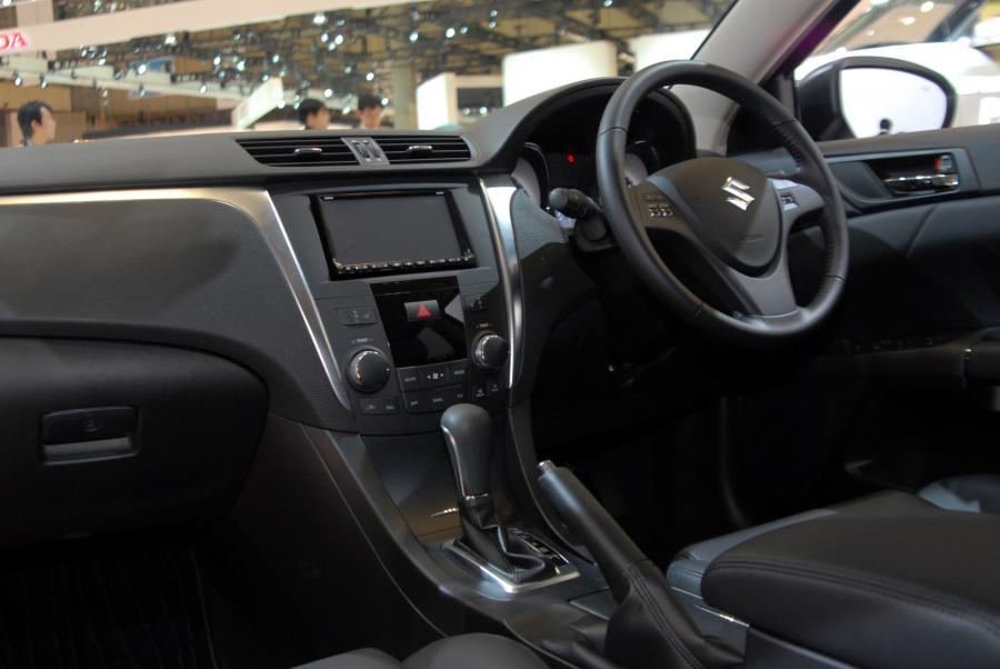  Suzuki Kizashi 2010 года  (фото 115 из 136)